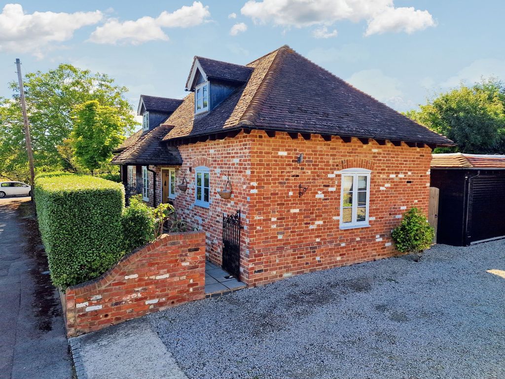 3 bed detached house for sale in Racefield Close, Shorne DA12, £625,000