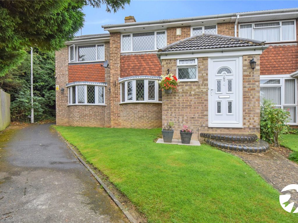 5 bed semidetached house for sale in Dahlia Drive, Swanley, Kent BR8