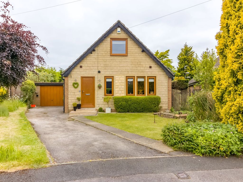 3 bed detached house for sale in Wentworth Drive, Emley, Huddersfield