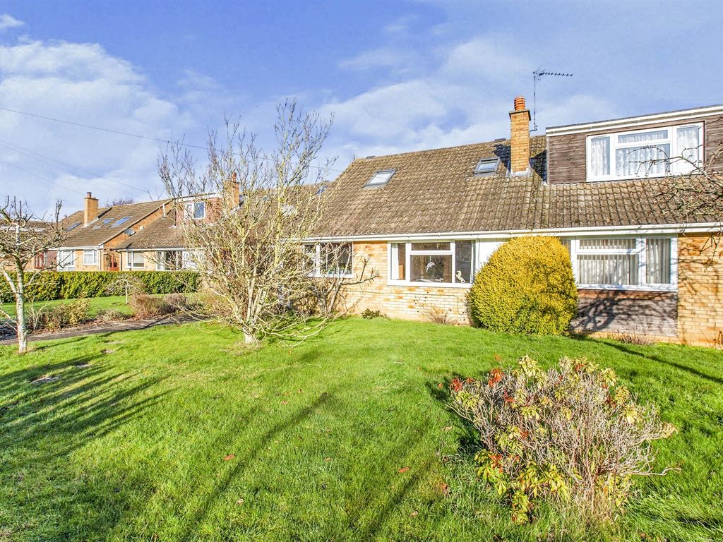 4 bed semidetached bungalow for sale in North Way, Potterspury