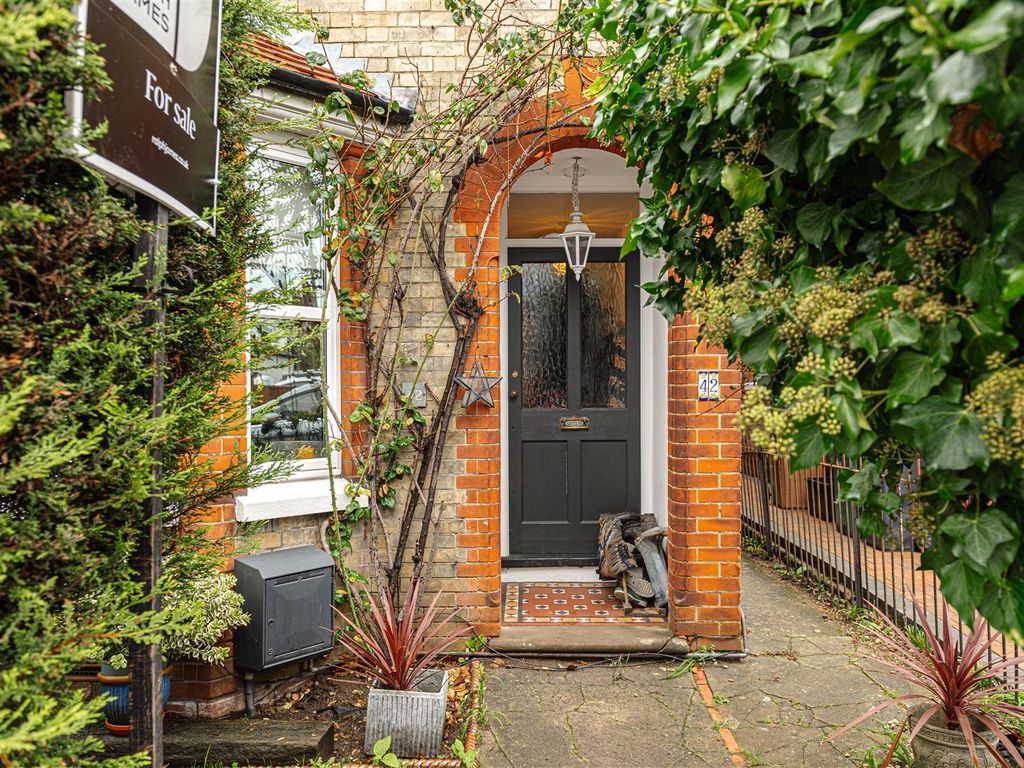 4 bed semidetached house for sale in Lesbourne Road, Reigate RH2 Zoopla