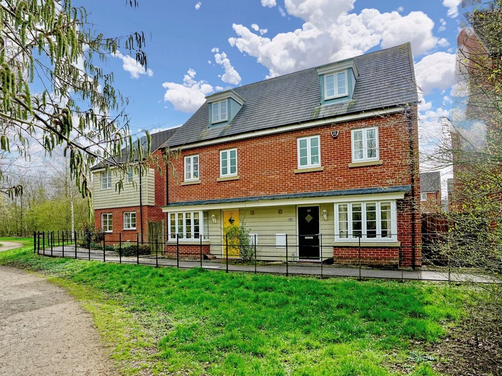 4 bed town house for sale in Stone Hill, St Neots, Cambridgeshire PE19