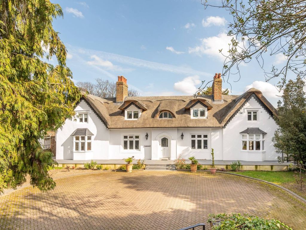 6 bed detached house to rent in Cannon Hill, Southgate, London N14 Zoopla