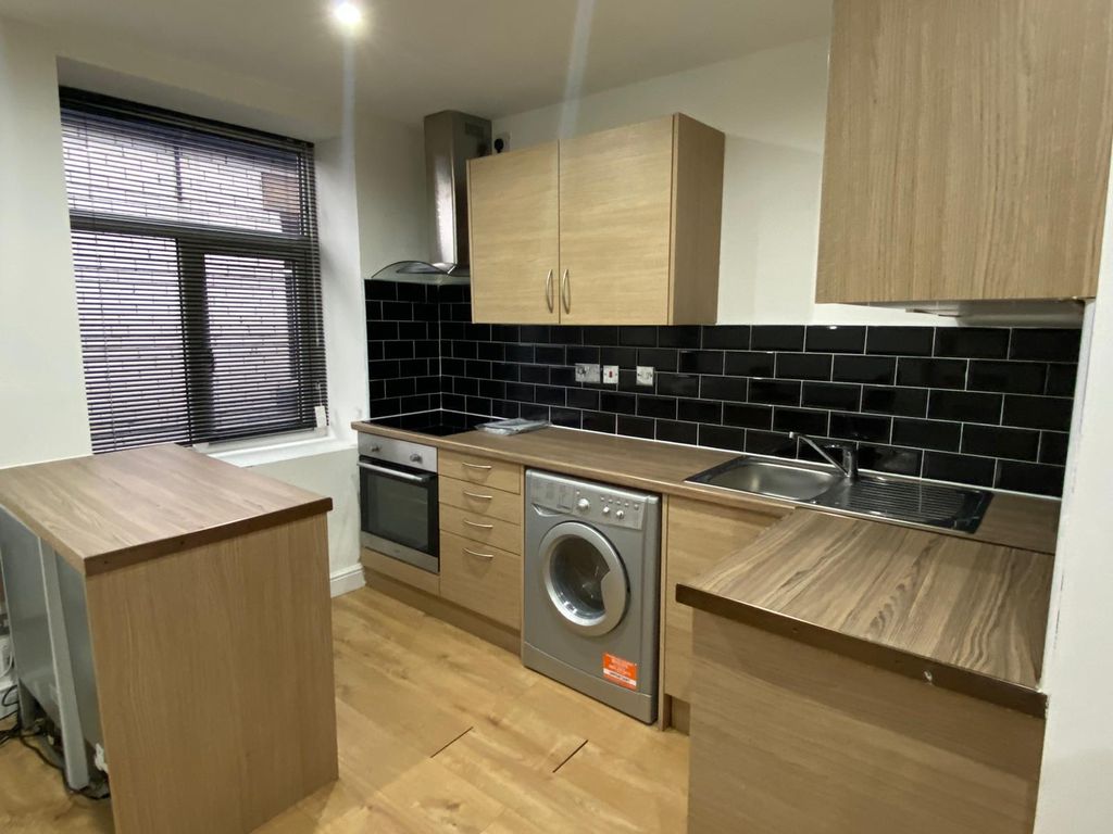 2 bed flat to rent in Newport Street, Bolton, Greater Mancheater BL3