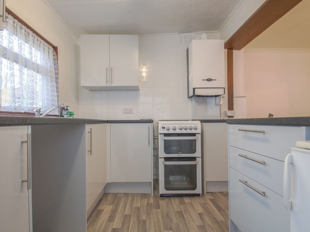 2 bed semidetached house to rent in Porthkerry Avenue, Welling, Kent