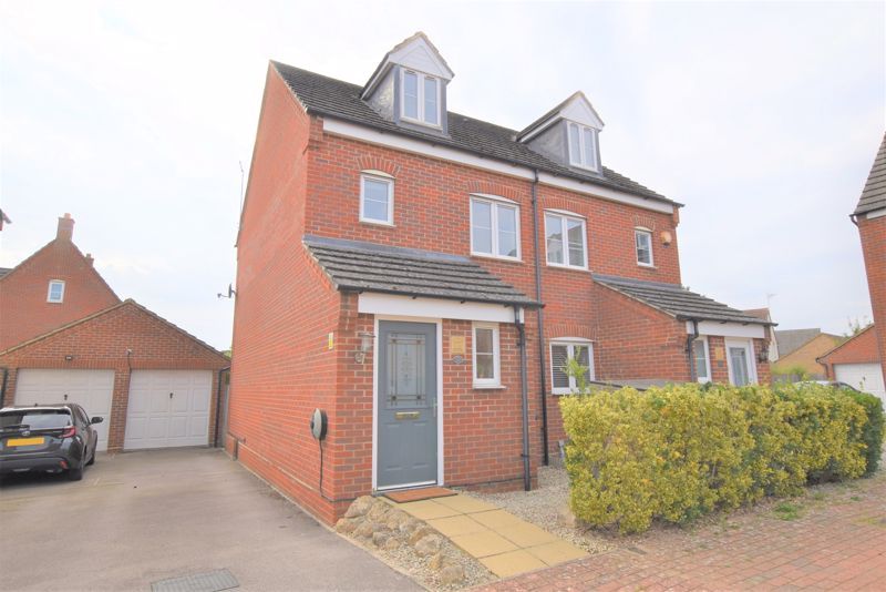 3 bed semidetached house for sale in Lockhart Avenue, Oxley Park