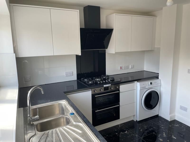 4 bed property to rent in Lincoln Road, Enfield EN1 Zoopla
