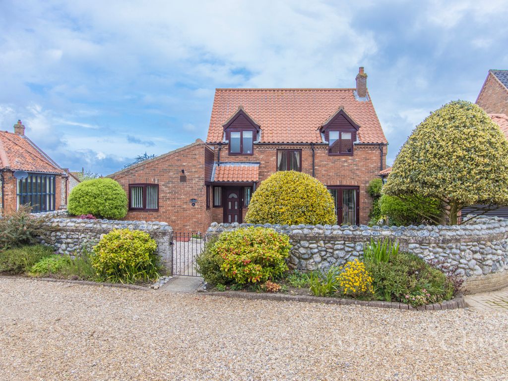 3 bed detached house for sale in Incleborough Close, East Runton