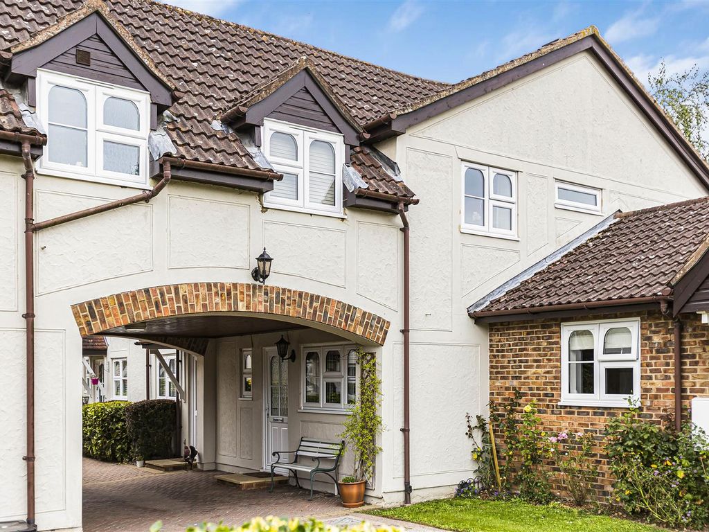 2 bed end terrace house for sale in River Court, Crouchfield, Chapmore