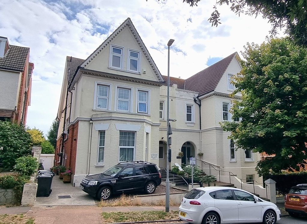 2 bed flat for sale in Upper Sea Road, BexhillOnSea TN40 Zoopla