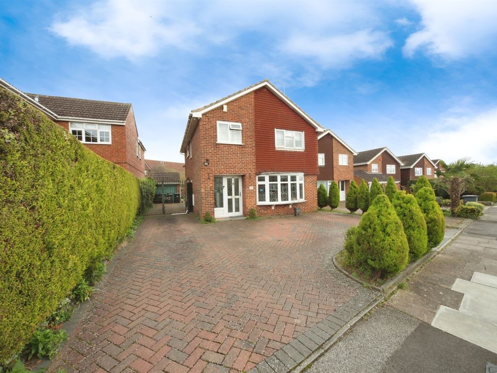 4 bed detached house for sale in Ringwood Road, Luton LU2, £525,000