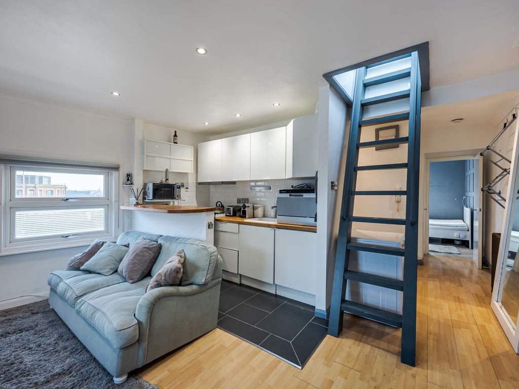 1 bed flat to rent in Queenstown Road, London SW8, £1,950 pcm Zoopla