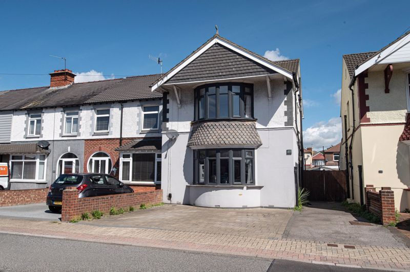4 bed end terrace house for sale in Chatsworth Avenue, Cosham