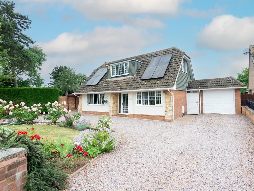 4 bed detached house for sale in Whalley Drive, Bletchley, Milton