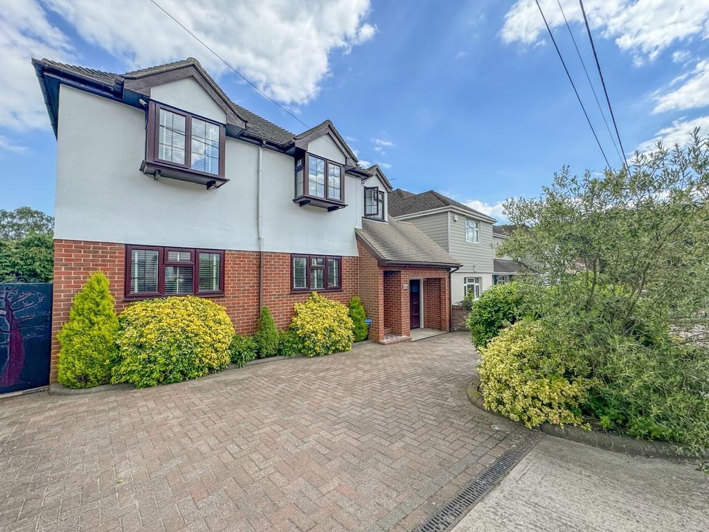 4 bed detached house for sale in Bullwood Approach, Hockley SS5, £