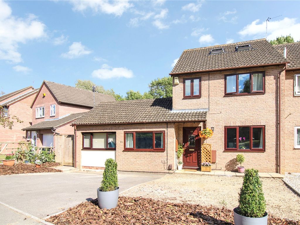 4 bed semidetached house for sale in Bramwell Close, Willowbrook