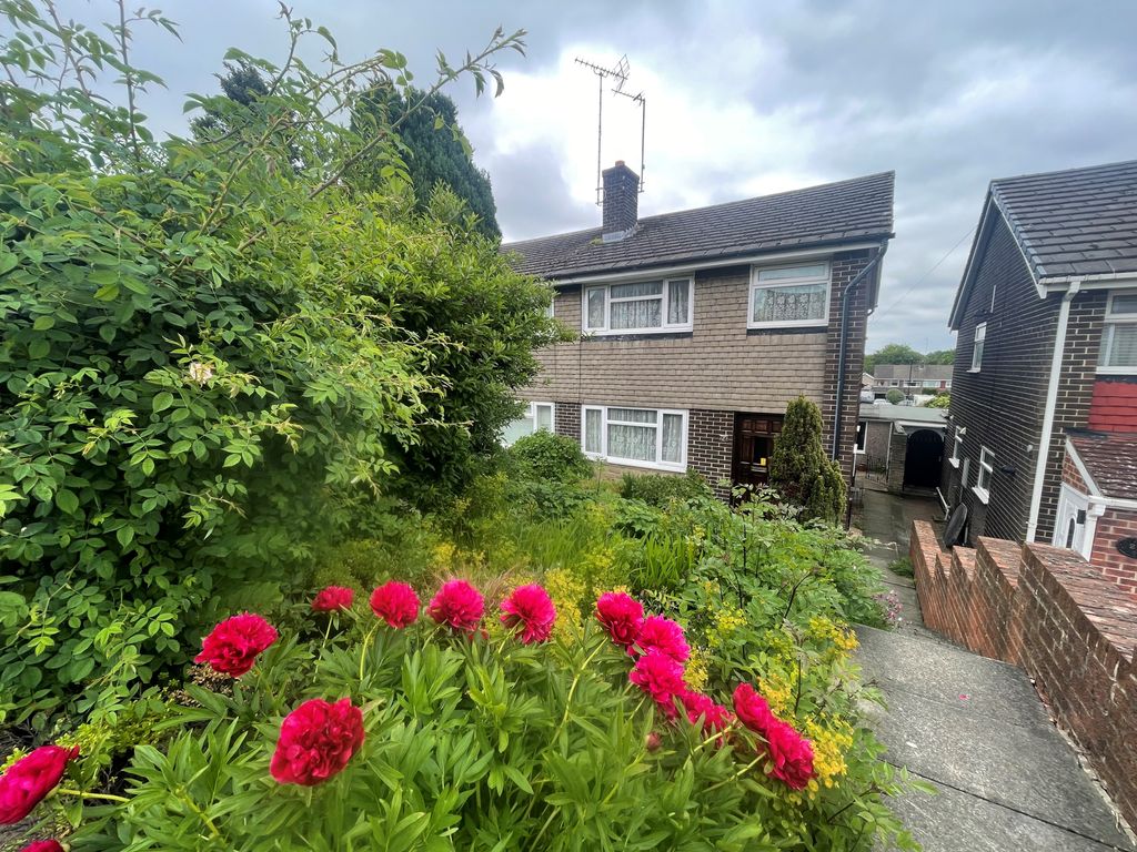 3 bed semidetached house for sale in Greengate Lane, High Green