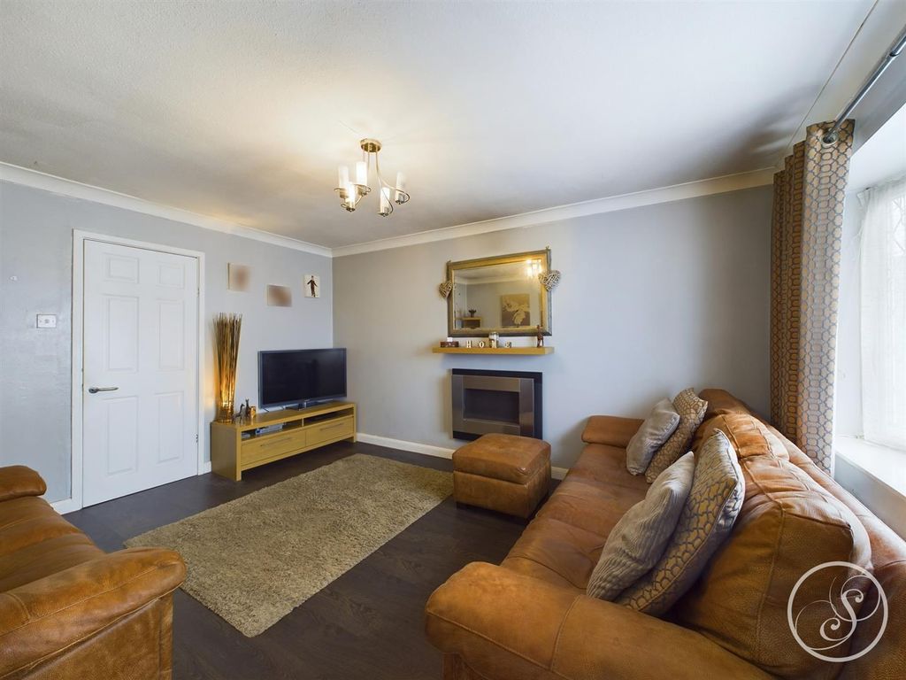 3 bed semidetached house for sale in Lumby Close, Pudsey LS28, £