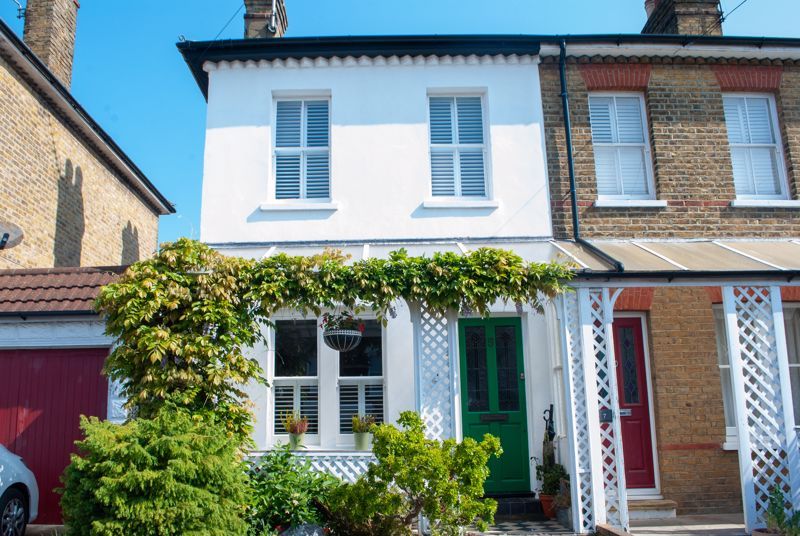 3 bed terraced house for sale in Queens Road, LeighOnSea SS9 Zoopla