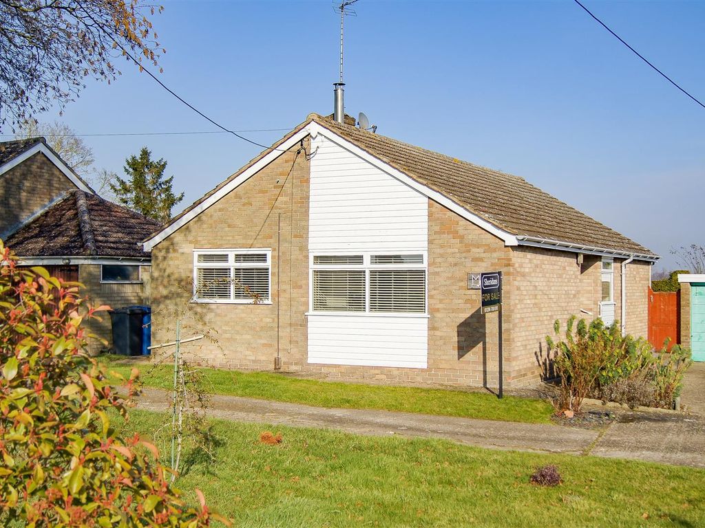 3 bed detached bungalow for sale in Bury Road, Cockfield, Bury St