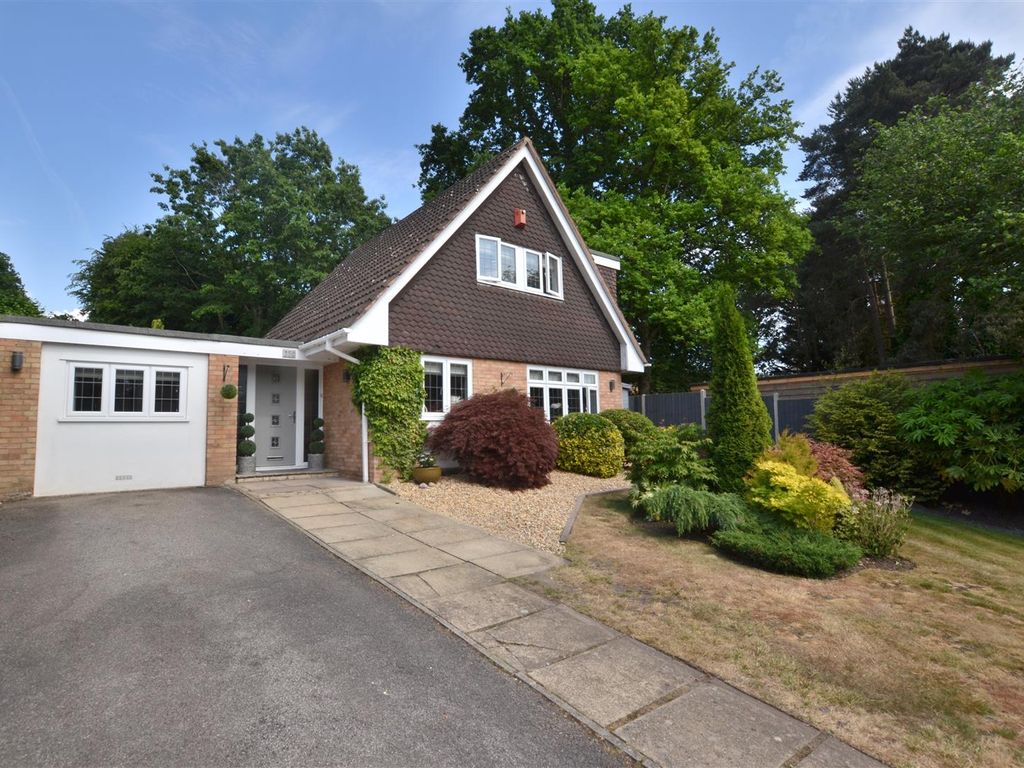 4 bed detached house for sale in Tavistock Road, Fleet GU51 Zoopla