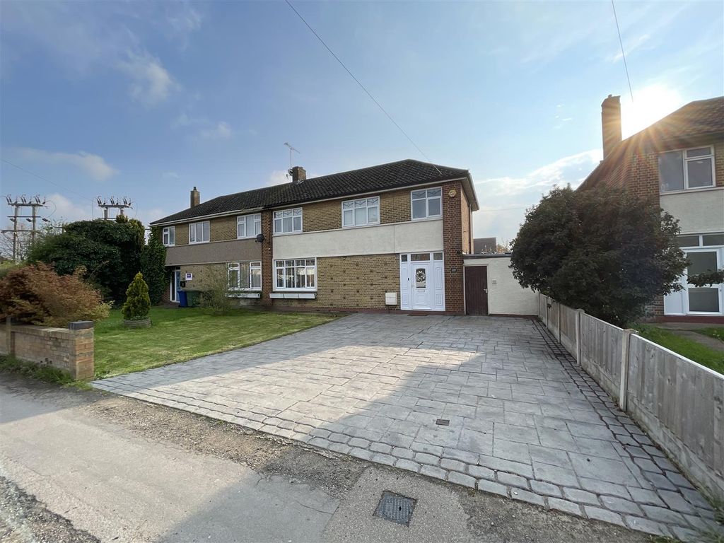 3 bed semidetached house for sale in Princess Margaret Road, East