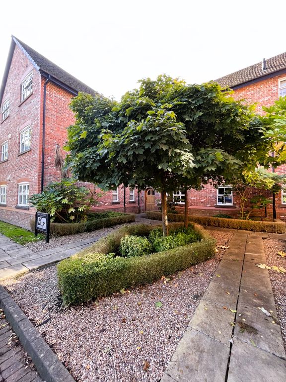 3 bed flat to rent in Lacey Green, Wilmslow SK9, £1,100 pcm Zoopla