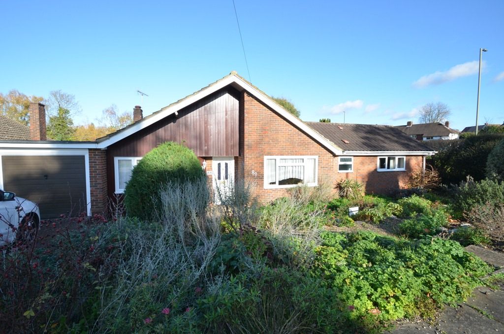 3 bed detached bungalow for sale in Rosebushes, Tadworth KT17, £695,000