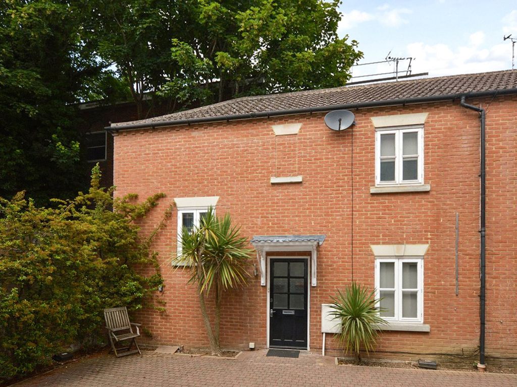 2 bed terraced house for sale in Albion Mews, Albion Street, Dunstable