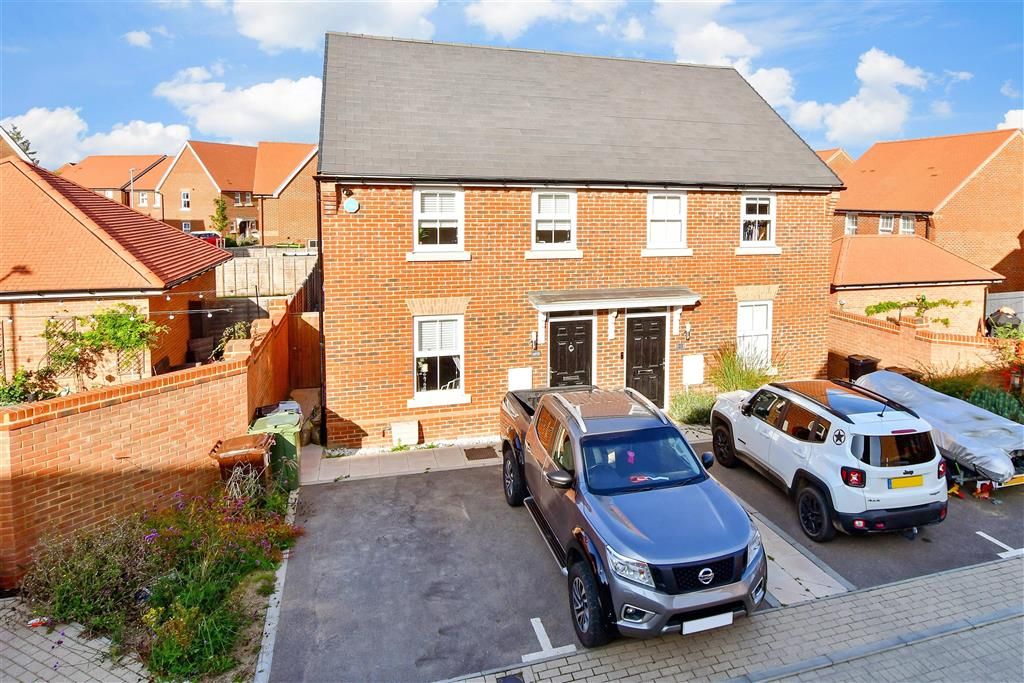 3 bed semidetached house for sale in Braganza Drive, Staplehurst