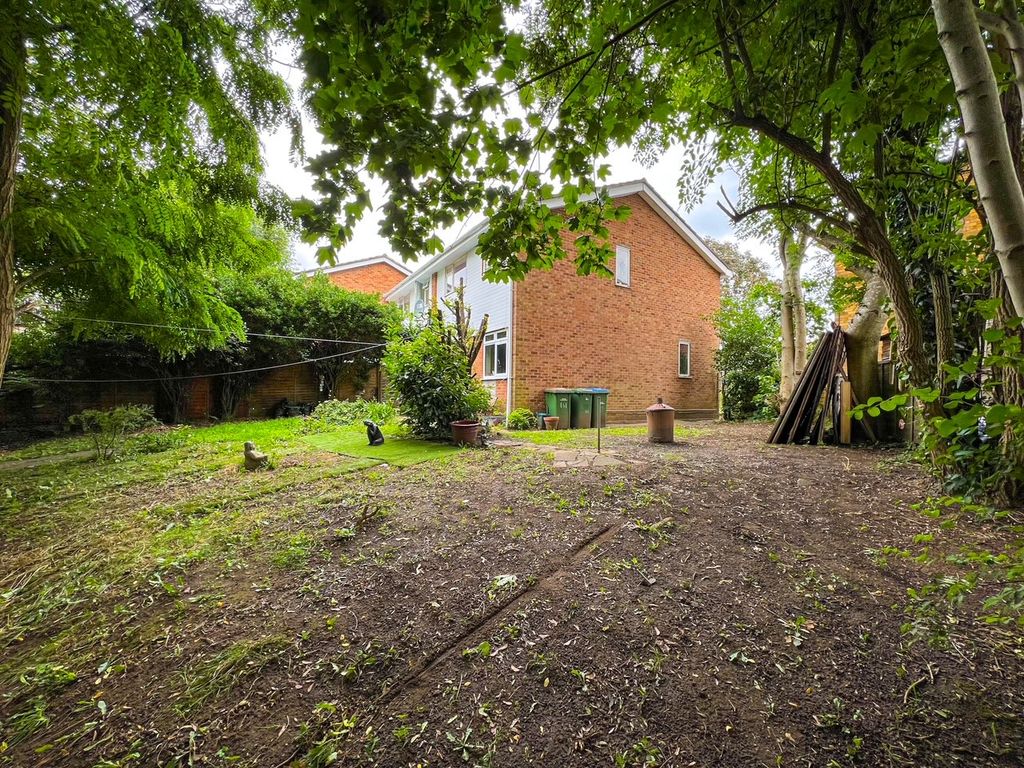 3 bed end terrace house for sale in Fleetside, West Molesey KT8, £