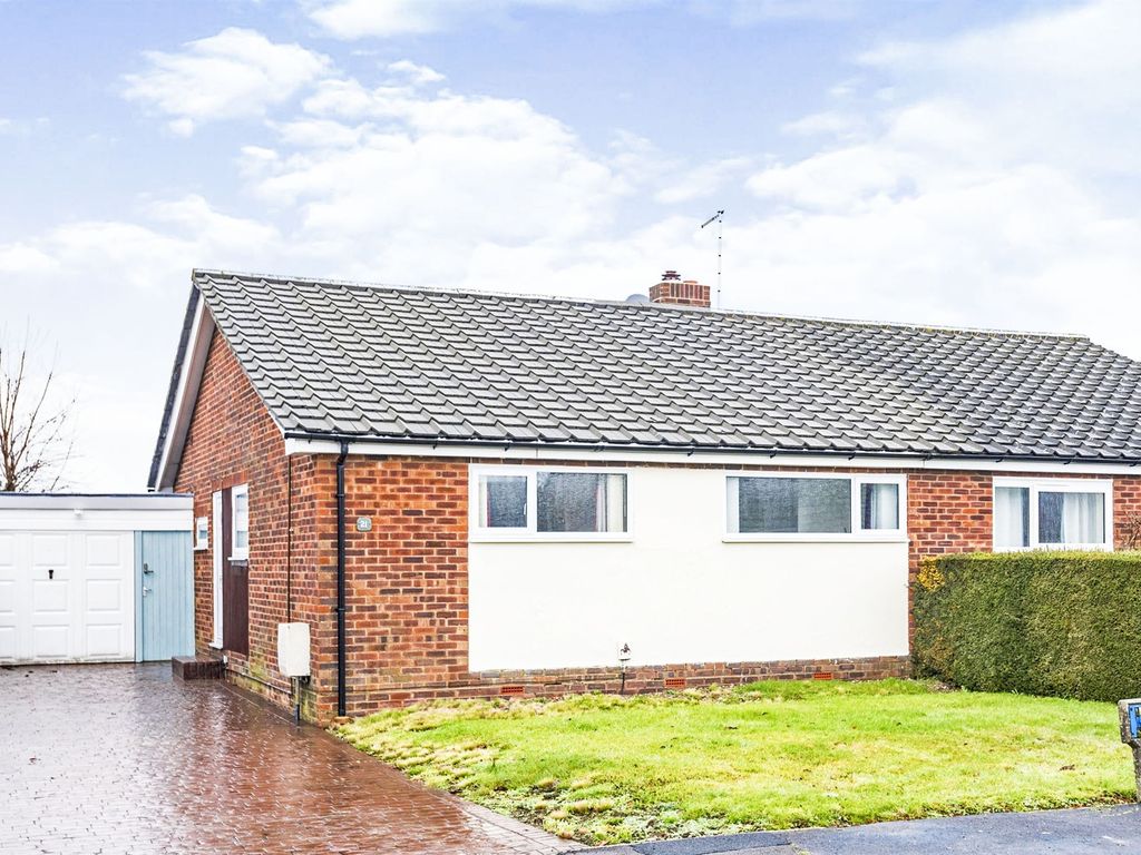 3 bed semidetached bungalow for sale in The Cedars, Benson