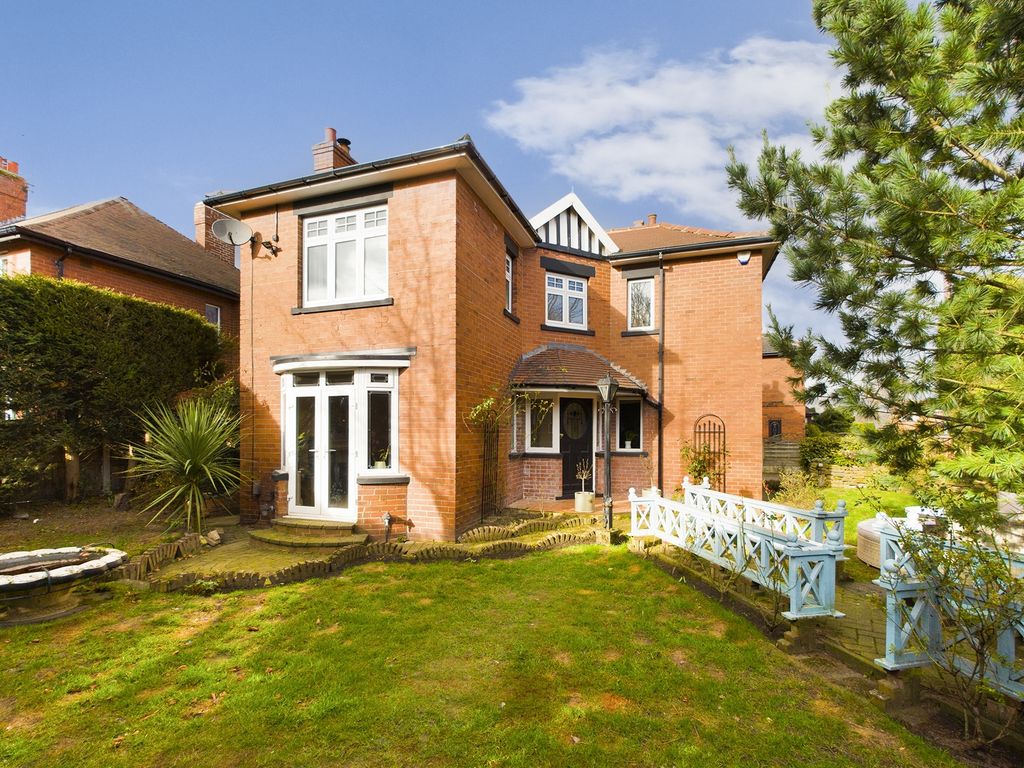 3 bed detached house for sale in Britannia Road, Morley, Leeds LS27