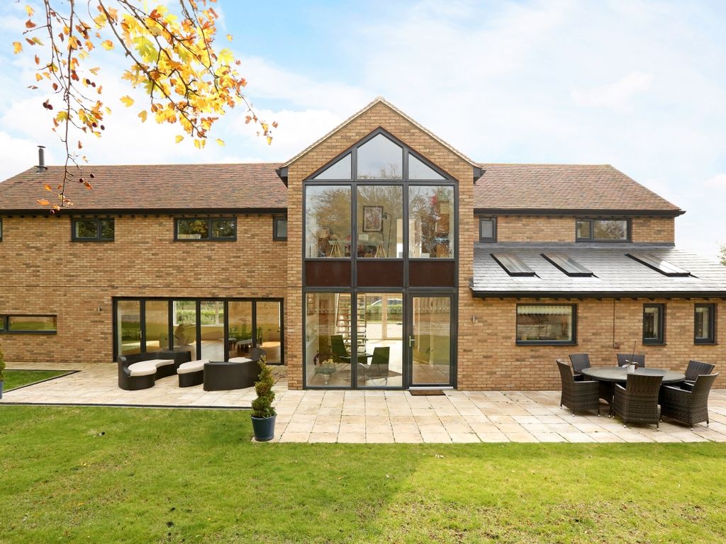 4 bed barn conversion to rent in The Common, Common Gate Road