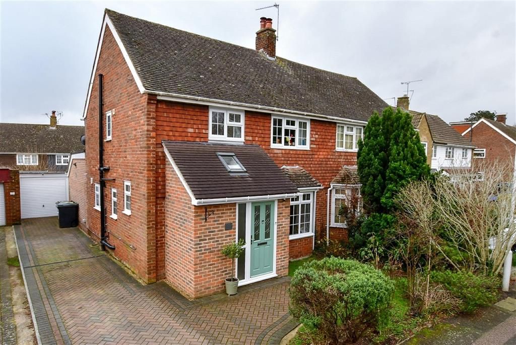 3 bed semidetached house for sale in Briar Close, Larkfield, Aylesford