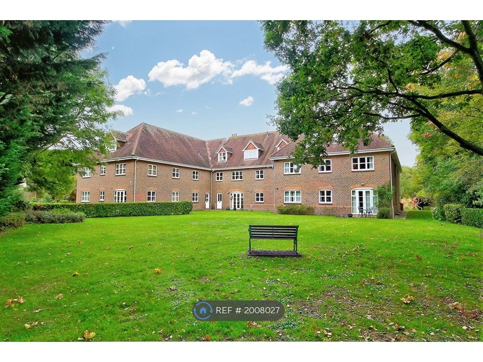1 bed flat to rent in Reading Road, SherfieldOnLoddon, Hook RG27, £