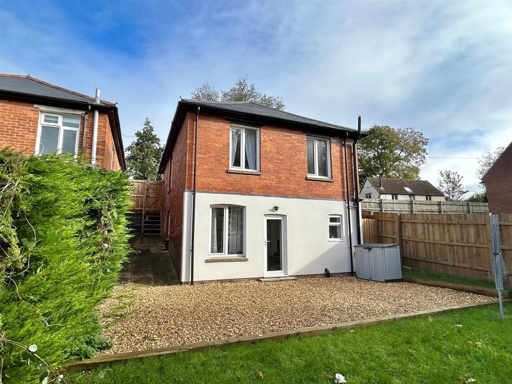 3 bed detached house for sale in Anchor Road, Calne SN11, £350,000 Zoopla