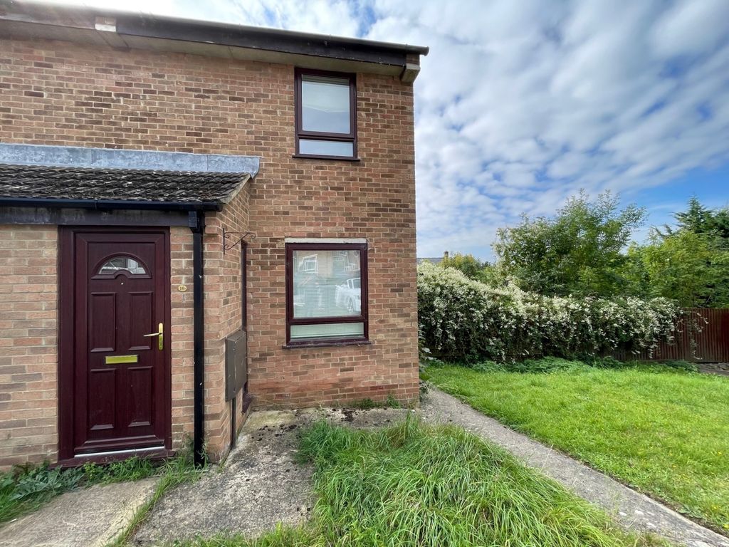 2 bed end terrace house for sale in Bakers Piece, Witney, Oxfordshire