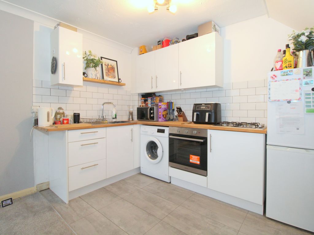 1 bed terraced house for sale in Conway Drive, Ashford TW15 Zoopla