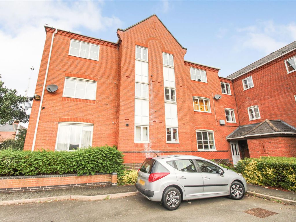 2 bed flat to rent in Gas Street, Leamington Spa, Warwickshire CV31, £