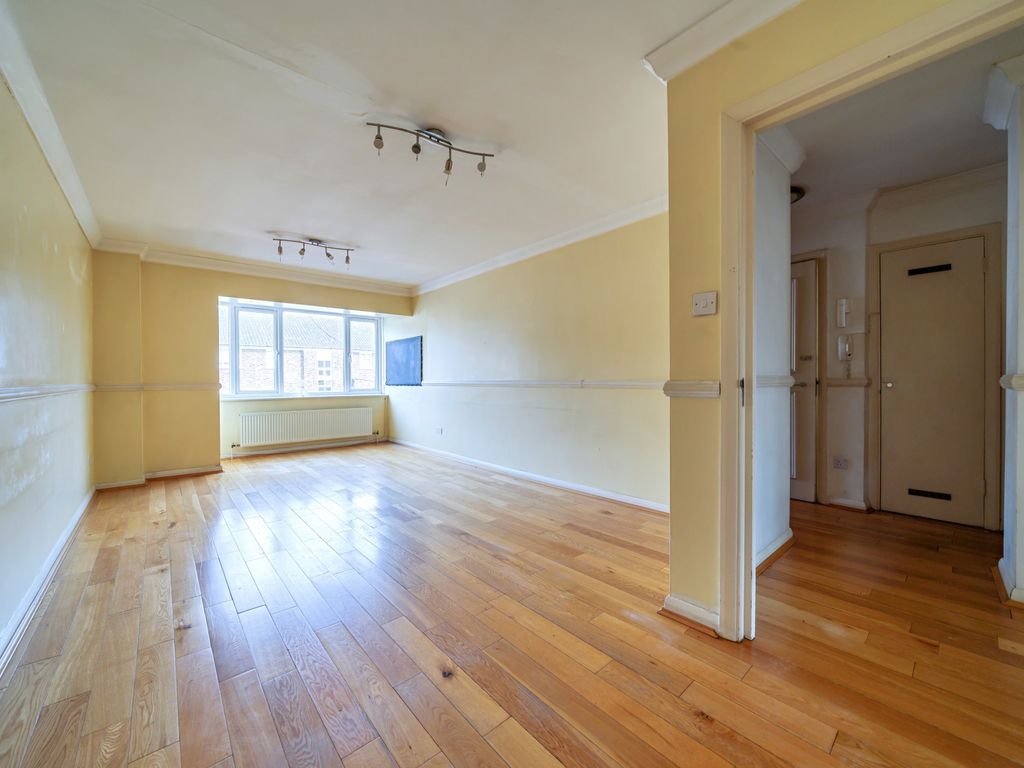 2 bed flat to rent in Wimbledon Park Road, London SW19, £1,900 pcm Zoopla