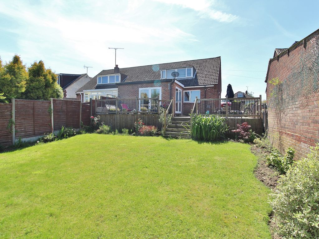 3 bed semidetached house for sale in Crestland Close, Cowplain