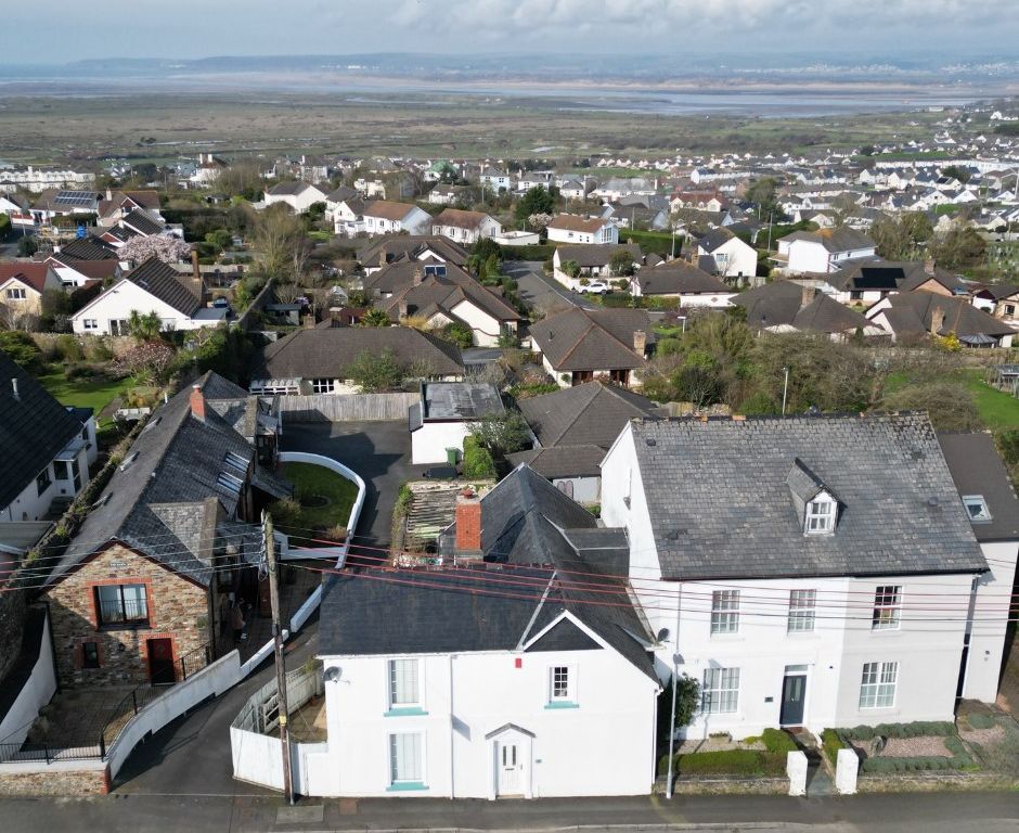 4 bed link detached house for sale in Bay View Road, Bideford EX39, £