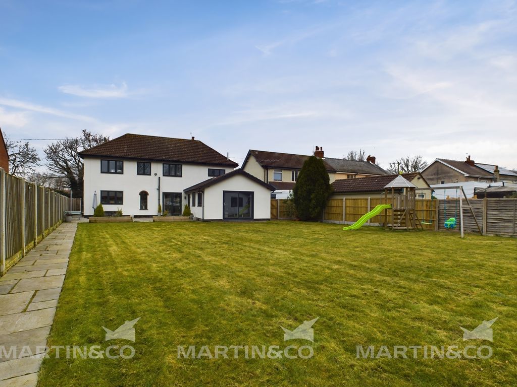 4 bed detached house for sale in Park Lane, Blaxton, Doncaster DN9, £