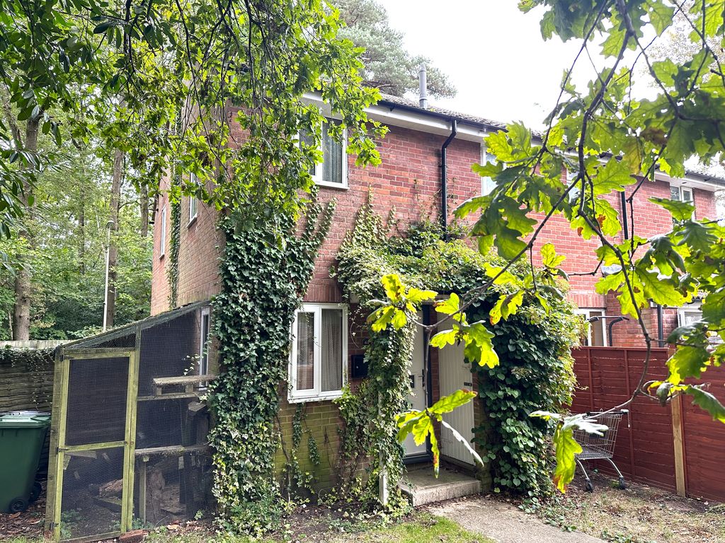 1 bed terraced house for sale in Wellington Avenue, Whitehill GU35, £