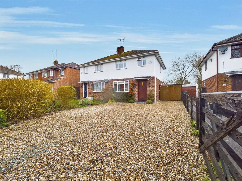 2 bed semidetached house for sale in Brunel Road, Reading RG30, £