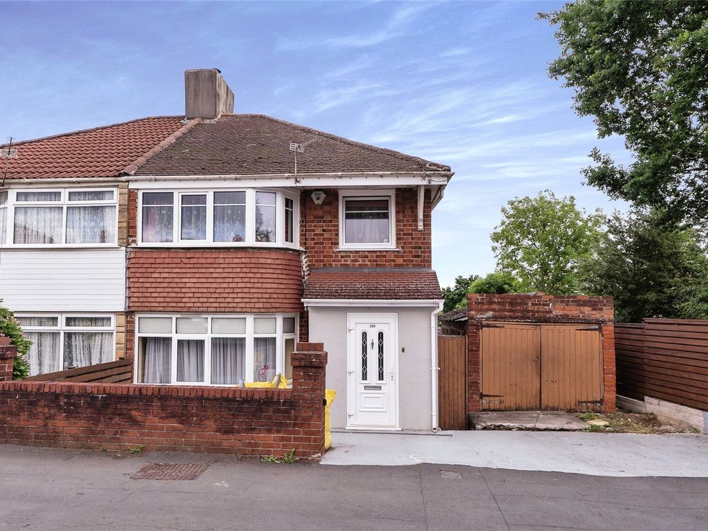 3 bed semidetached house for sale in Broomhill Road, Bristol, Somerset