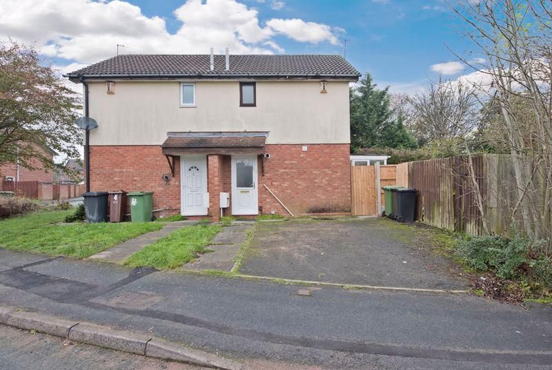 2 bed semidetached house to rent in Banstead Close, Wolverhampton WV2