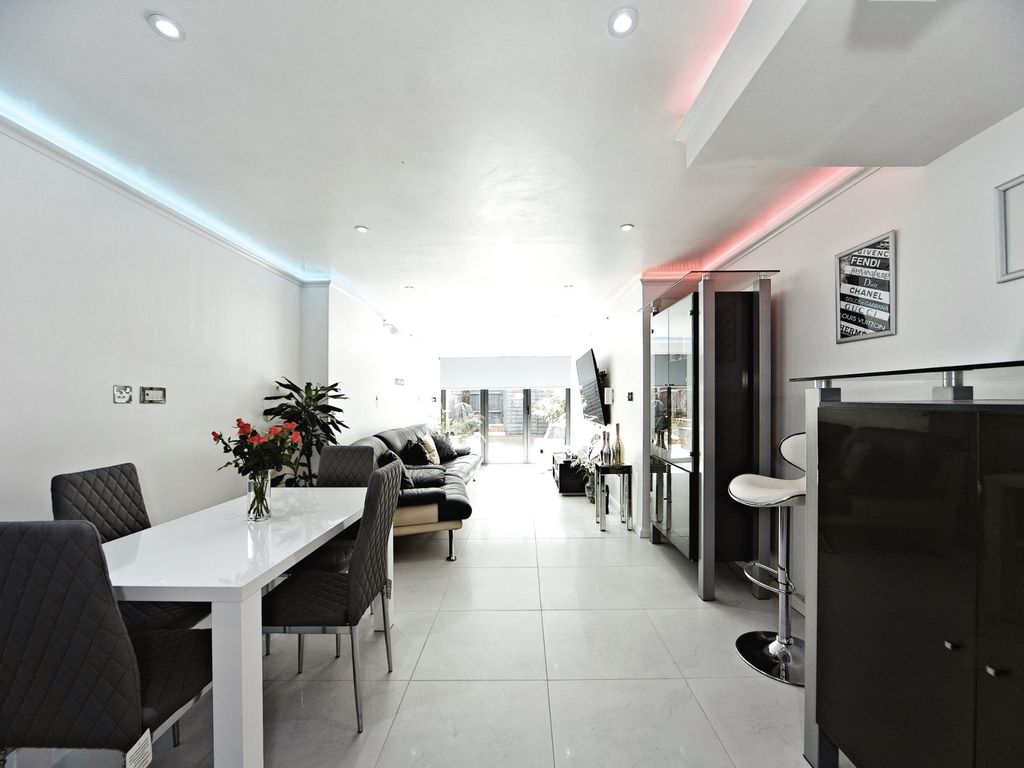 3 bed terraced house for sale in Mitcham Lane, London SW16, £670,000