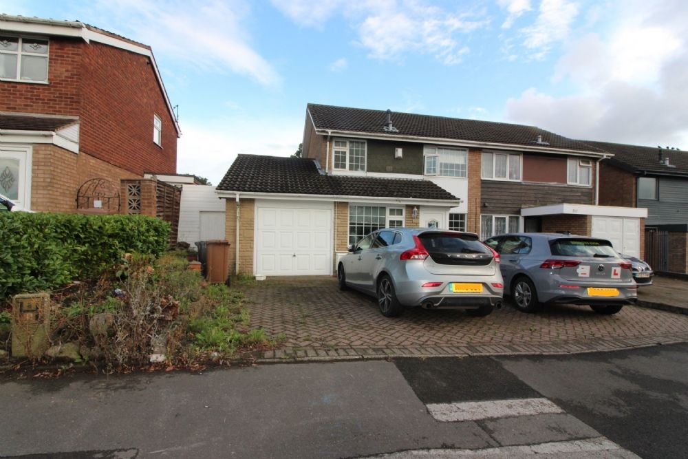 3 bed semidetached house for sale in Stroud Avenue, Willenhall WV12